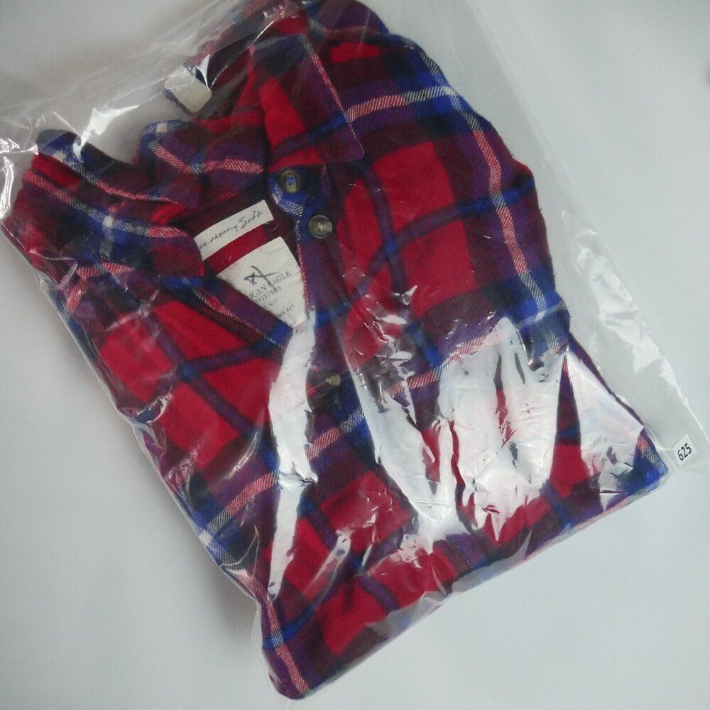American Eagle Women's Size S Flannel Shirt Boyfriend Fit Soft Plaid Red - Picture 13 of 13